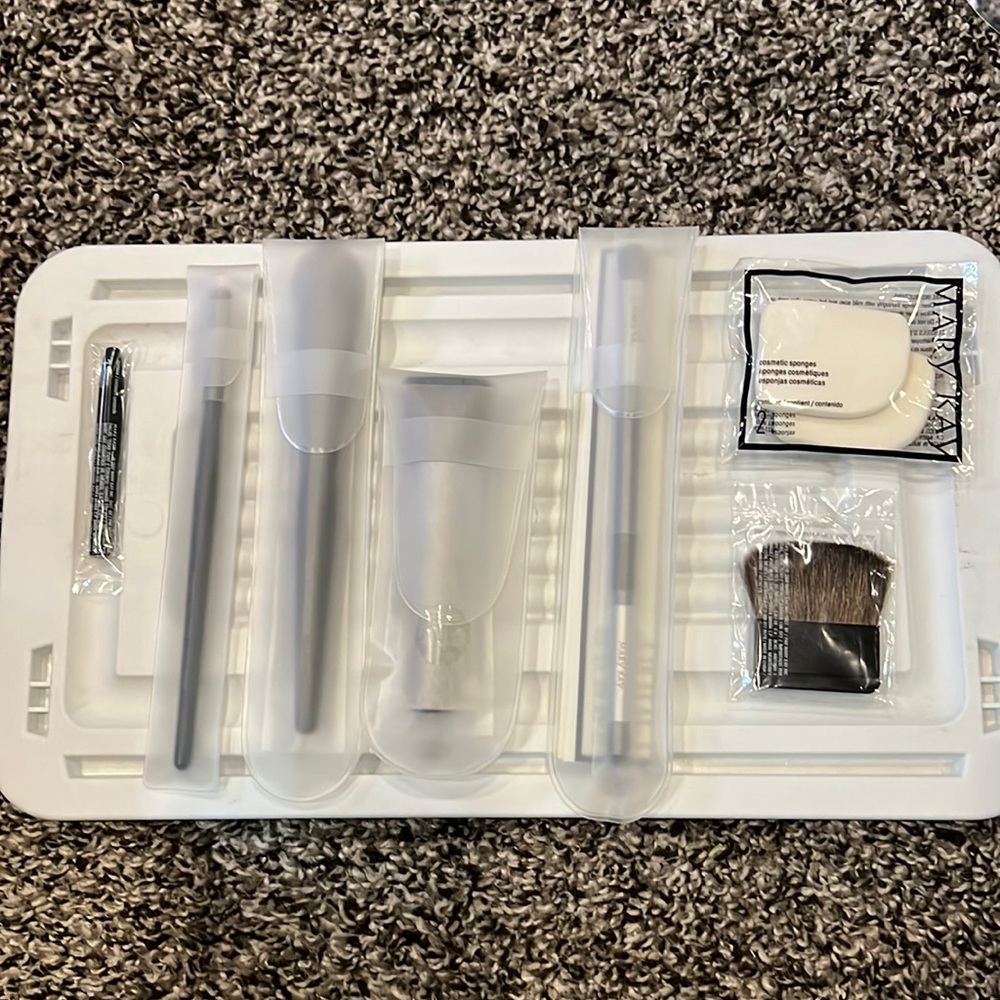 Mary Kay brush set 6pcs
